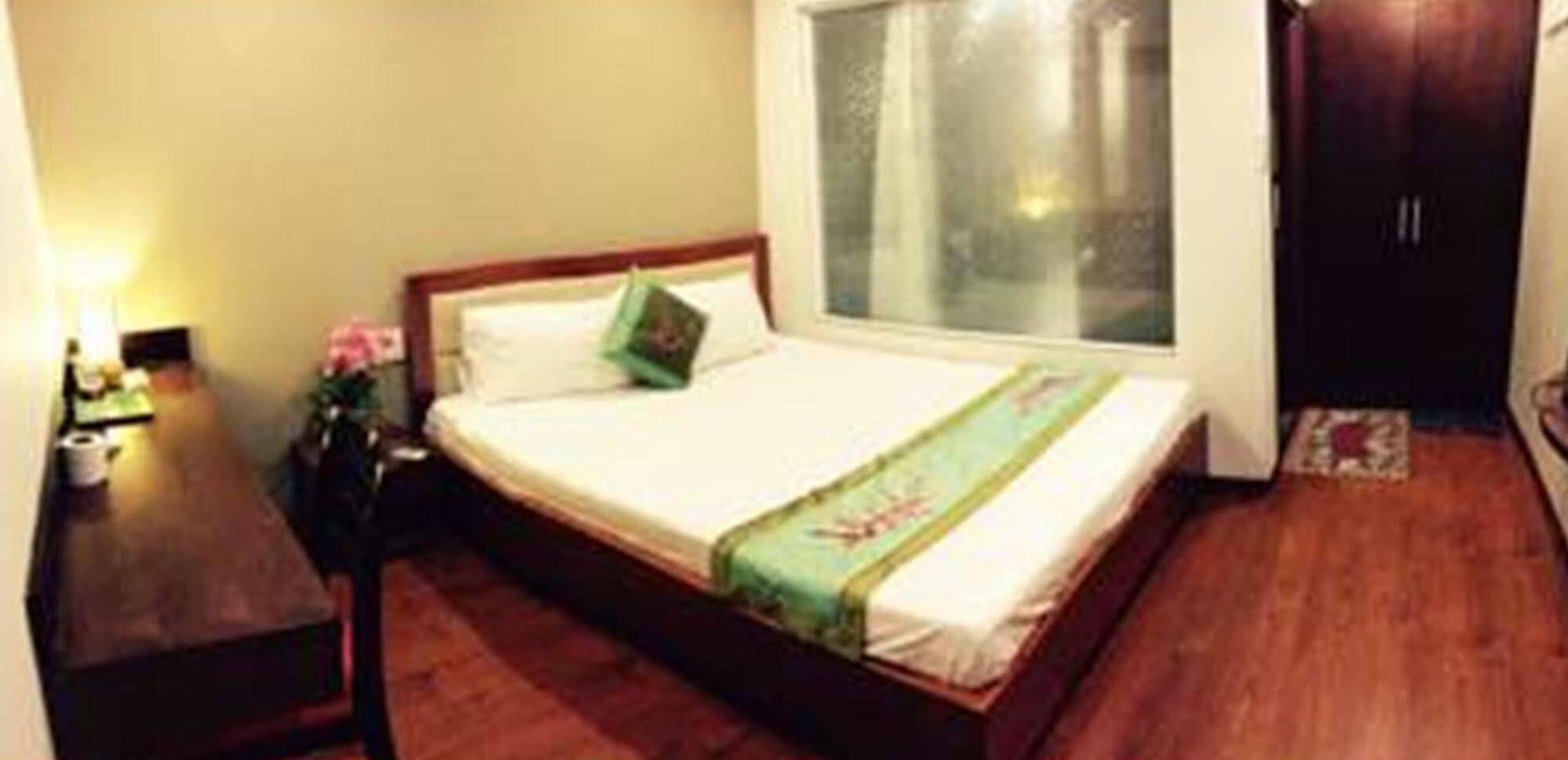 Quan Quan Hotel Дананг Экстерьер фото